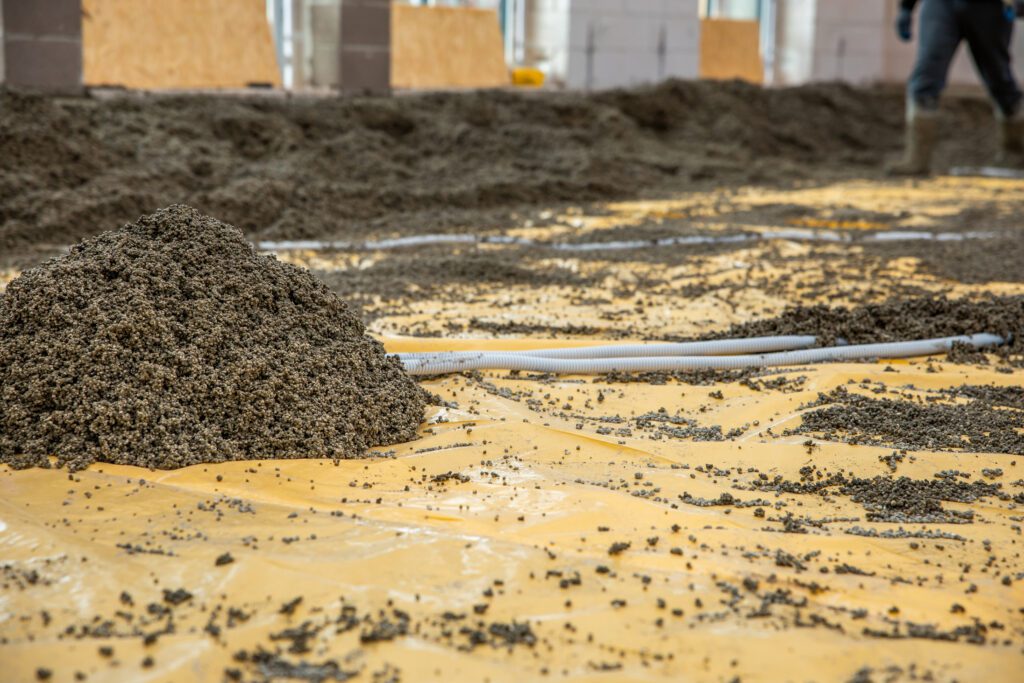 Schüttdämmung vor Estrichverlegung eingebaut